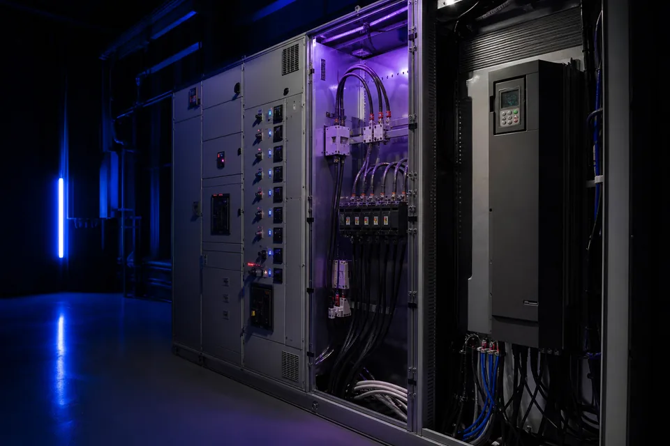 Industrial motor control center